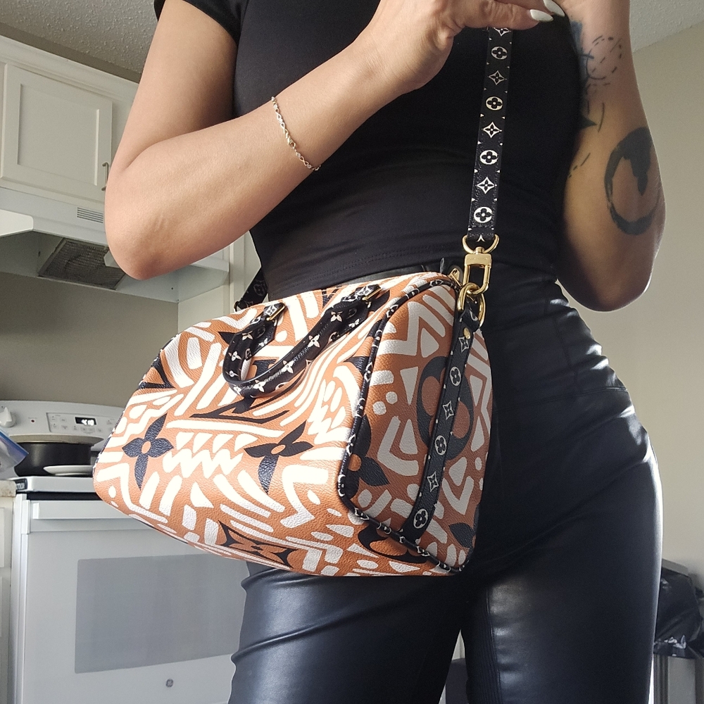Authentic Louis Vuitton Monogram Giant Crafty Jungle Caramel Bandouliere Bag
